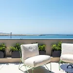 Oceanfront Near Downtown Villa *