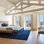 Villa Oceanfront Near Downtown *