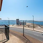 Oceanfront Near Downtown ポルト