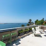 Oceanfront Near Downtown Vila
