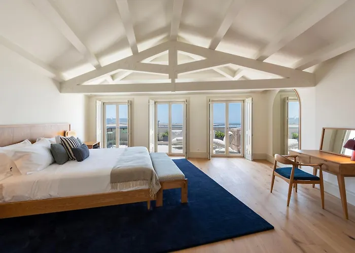 Oceanfront Near Historical Centre *