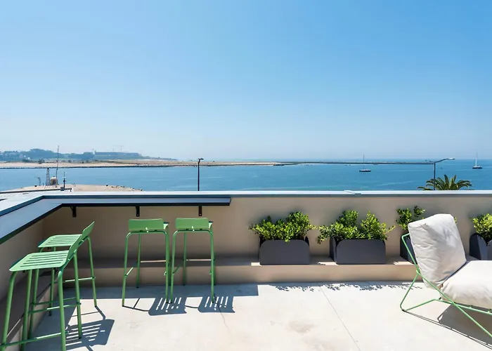 Oceanfront Near Downtown بورتو