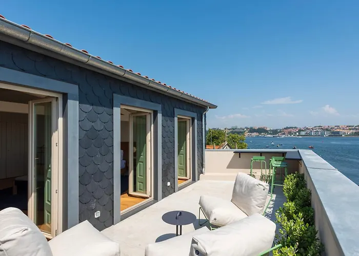 Vila Oceanfront Near Historical Centre