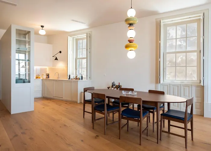 Oceanfront Near Downtown فيلة