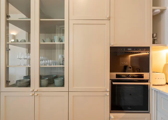 Vila Oceanfront Near Historical Centre *