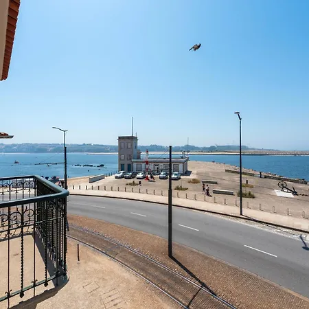 Oceanfront Near Downtown ポルト