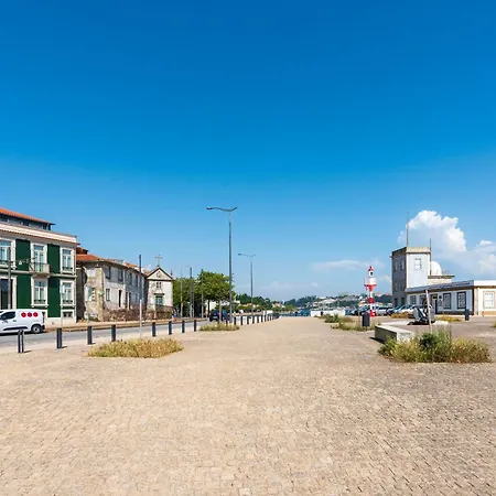 Oceanfront Near Downtown Oporto