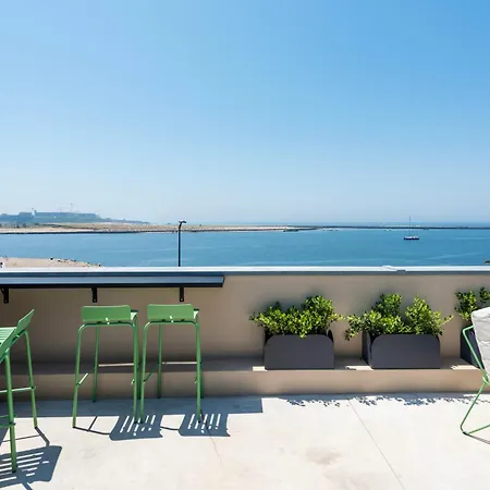Oceanfront Near Downtown ポルト