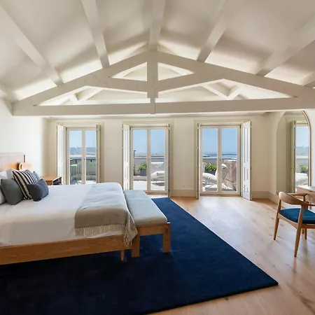 Oceanfront Near Historical Centre *